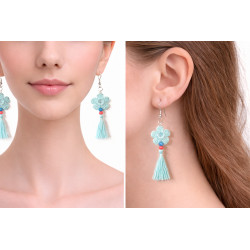 Kukkakorvakorut tupsulla